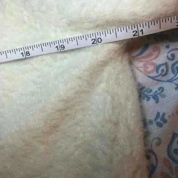 White long sleeve cold shoulder sweater size large - Picture 9 of 16